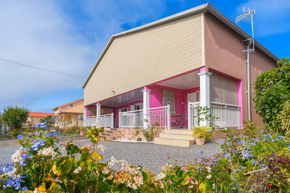 Extérieur de la résidence L’Oiseau de Paradis à Sainte-Suzanne, La Réunion